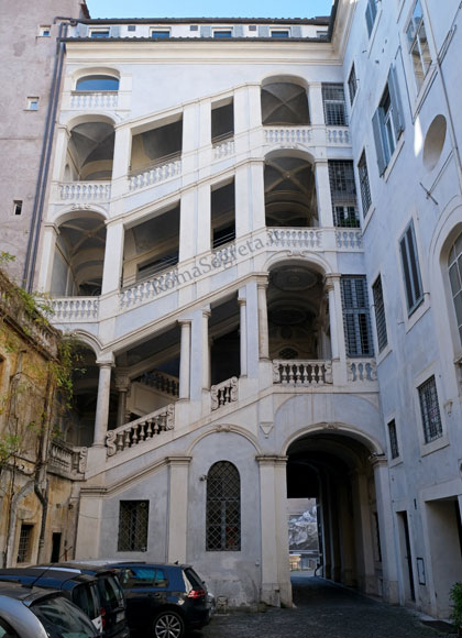 palazzo del gallo di roccagiovine a piazza farnese