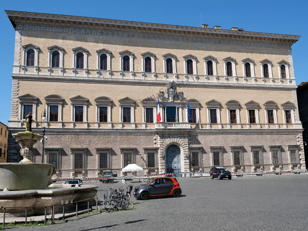 piazza farnese