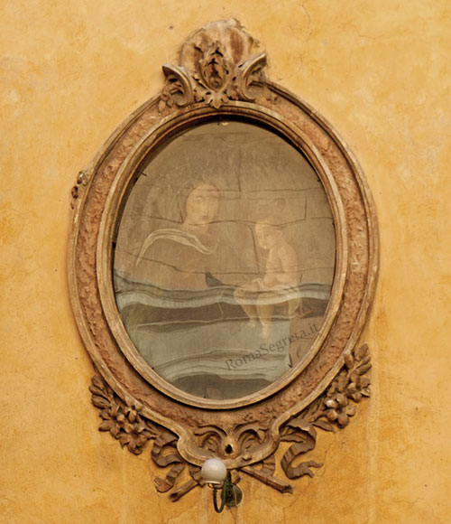 madonnella a piazza rondanini