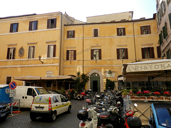 Vedi su Google Maps piazza rondanini