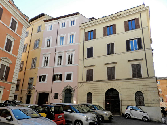 edifici settecenteschi a piazza di s.salvatore in campo