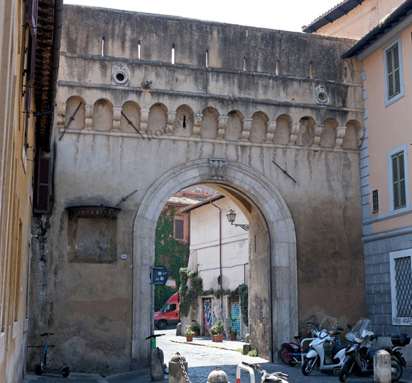 versante esterno di porta settimiana