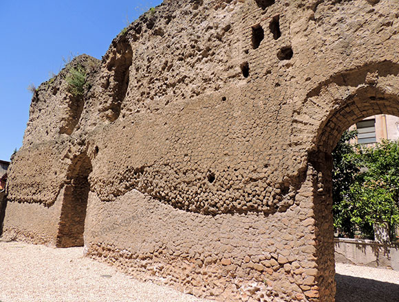 resti della porticus aemilia in via florio
