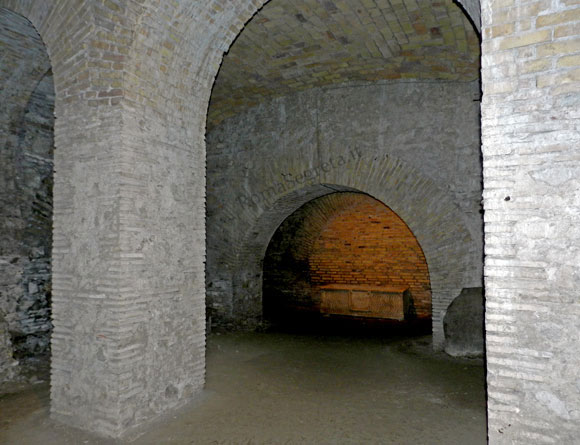 nartece della chiesa antica di s.crisogono