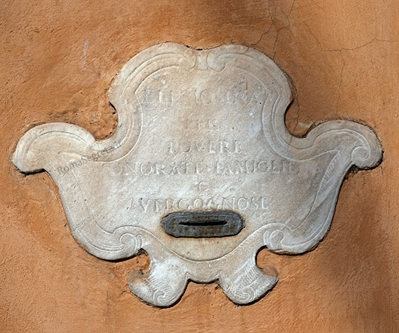 buca per elemosine su san gregorio della divina pietà