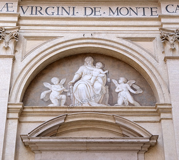 affresco sopra il portale della chiesa di s.maria del carmine