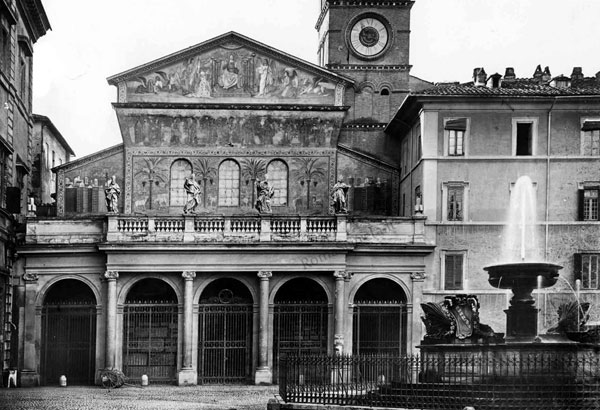 campanile e orologio antico di santa maria in trastevere