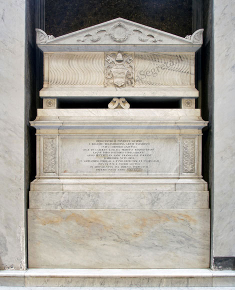 tomba di innocenzo II a santa maria in trastevere