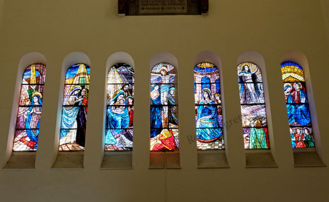 vetrata della chiesa di s.maria liberatrice