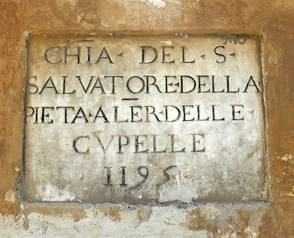 lapide del 1195 a piazza delle coppelle