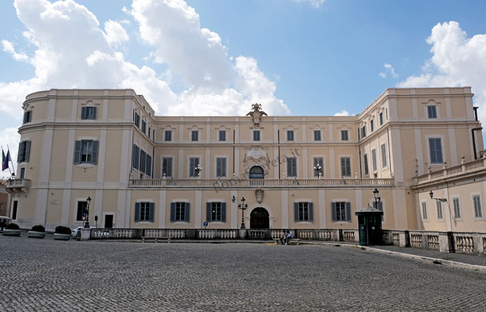 Vedi su Google Maps scuderie del quirinale