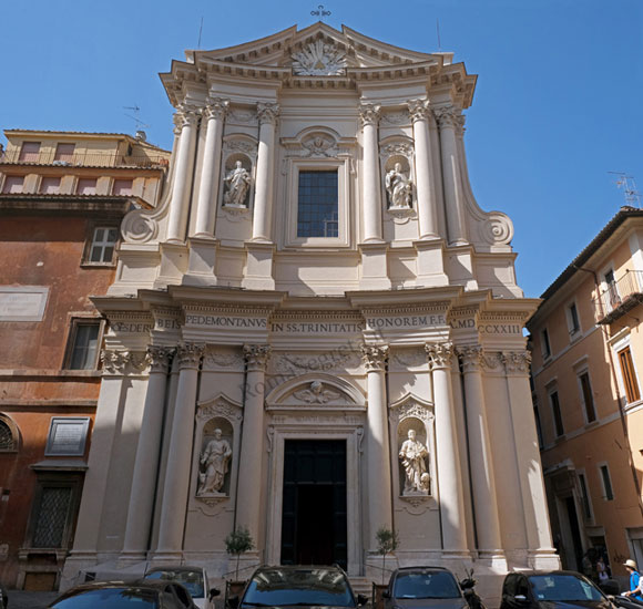 facciata della santissima trinità dei pellegrini