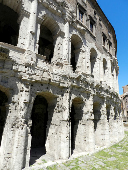 dettaglio del teatro di marcello