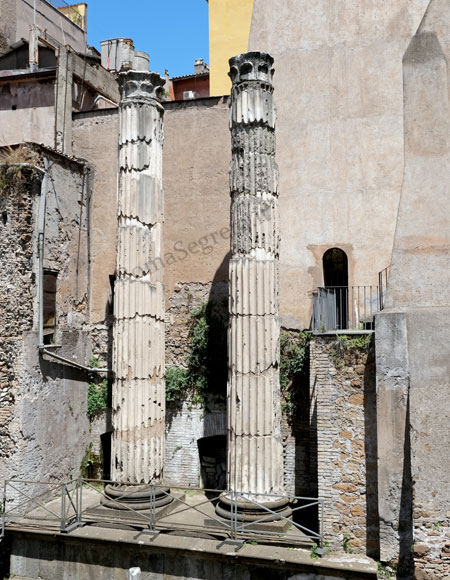 colonne del tempio delle ninfe