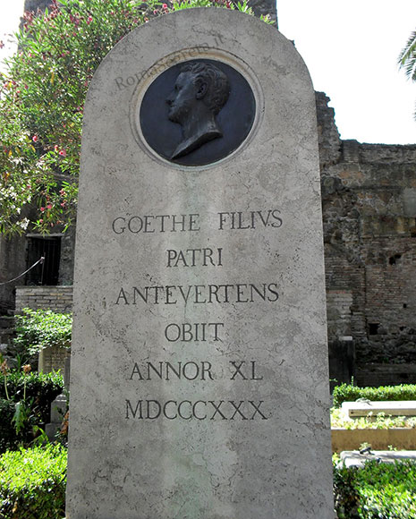 tomba di august von goethe al cimitero acattolico
