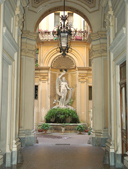 fontana al civico 51 di via arenula