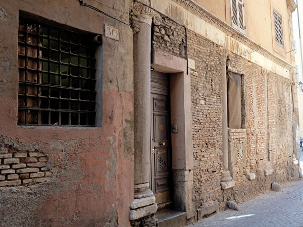 Vedi su Google Maps via capodiferro