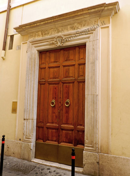 palazzo fredi a via degli specchi
