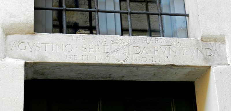 portale a via dei farnesi