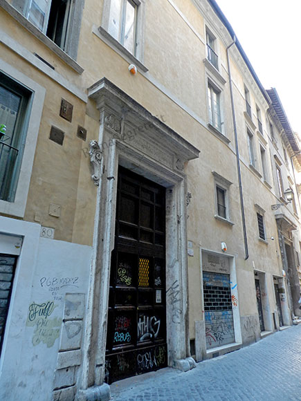 palazzo salomoni alberteschi a via dei pettinari