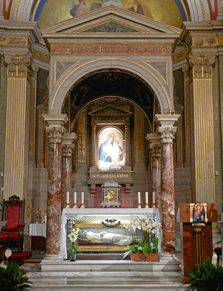 abside e altare di san salvatore in onda