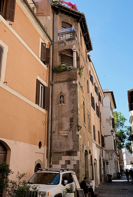 edificio torre a via dei vascellari