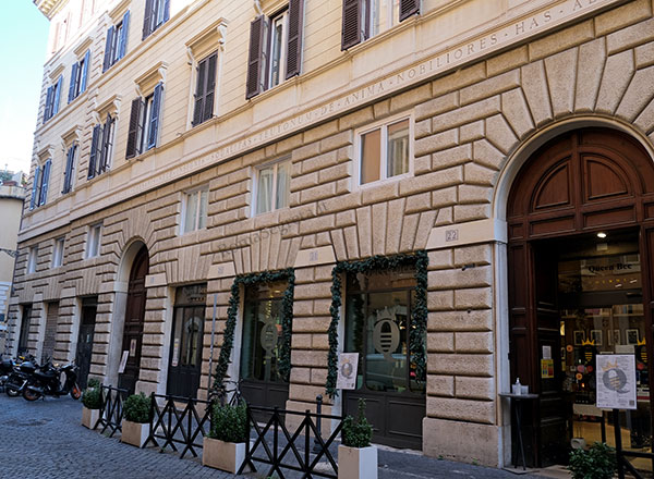 edificio a via del monte della farina