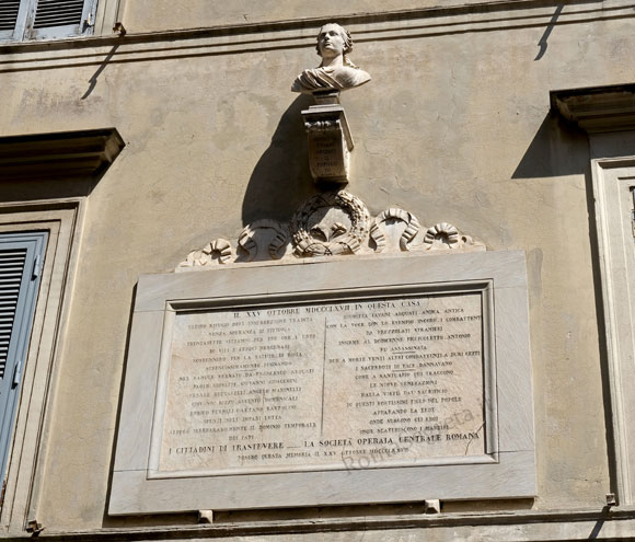 lapide e busto di giuditta tavani arquati