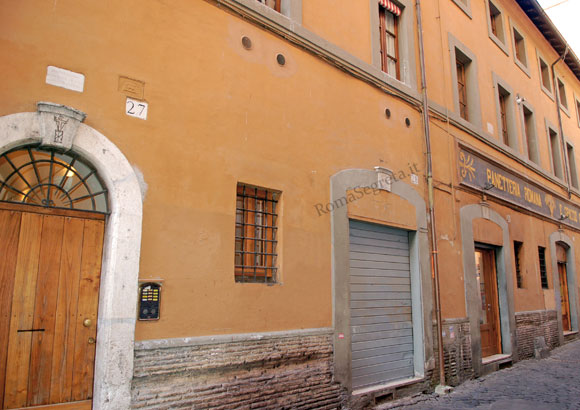casa dell'arciconfraternita di santa maria dell'orazione e morte a via della lungare