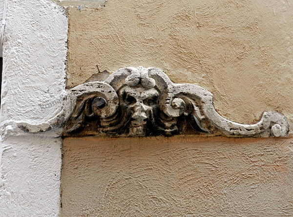 mascherone a via della pelliccia