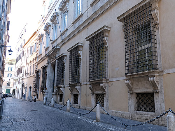 Vedi su Google Maps via della pigna