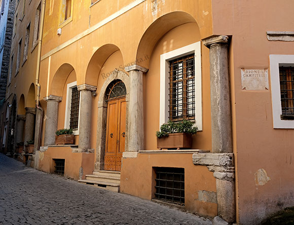 casa su via della tribuna di campitelli