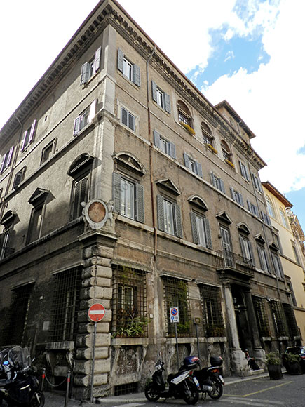 palazzo fioravanti a via di monserrato