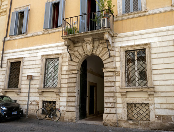 palazzo cisterna a via giulia