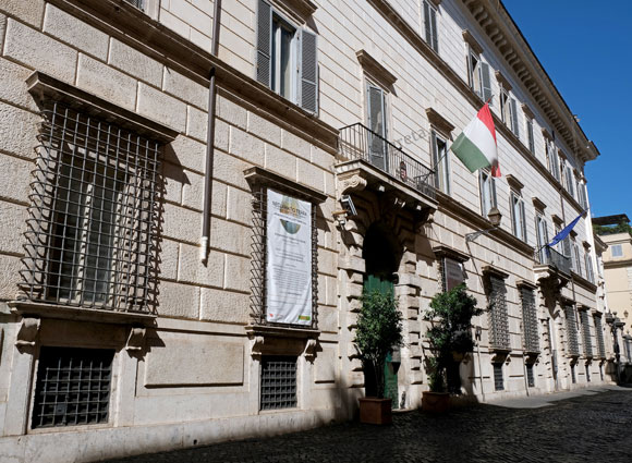 palazzo falconieri a via giulia