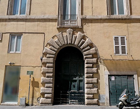 palazzo pescatori serventi a via monterone