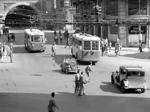 Vedi su Google Maps largo del tritone nel film ladri di biciclette