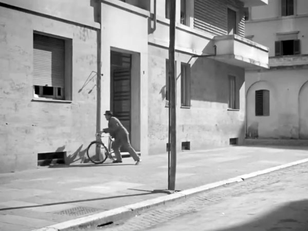 Vedi su Google Maps scena del furto finale a ladri di biciclette