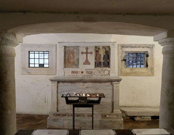 altare nella cripta di s.maria scala coeli