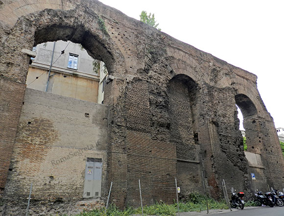 acquedotto claudio a via domenico fontana