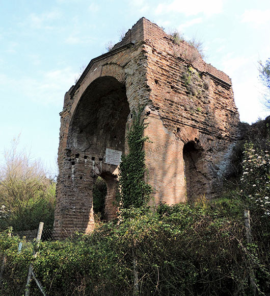 porta trionfale della villa di massenzio