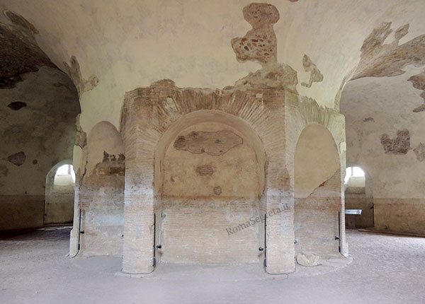 pilastro del mausoleo di romolo