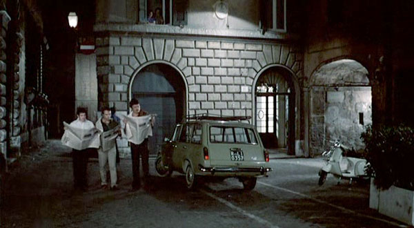 scena a via della tribuna degli specchi a febbre da cavallo