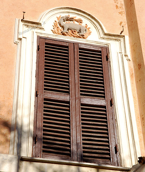 finestra di casa salndra