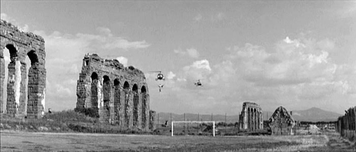 scena sull'acquedotto claudio a la dolce vita