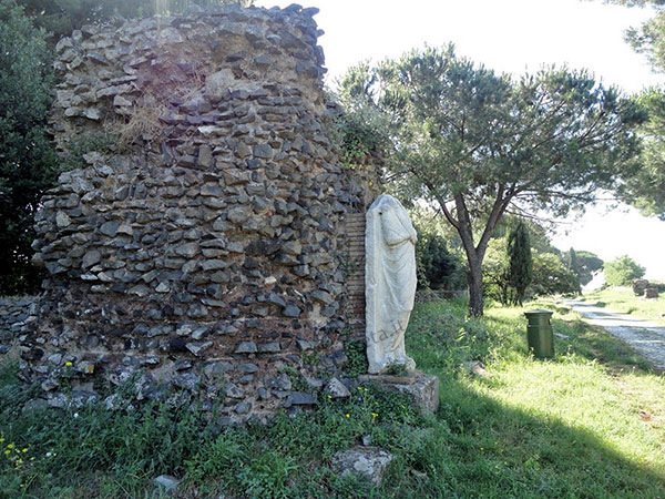 nucleo con statua acefala