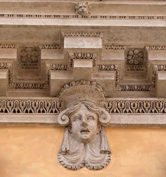 cornicione del palazzo della stamperia