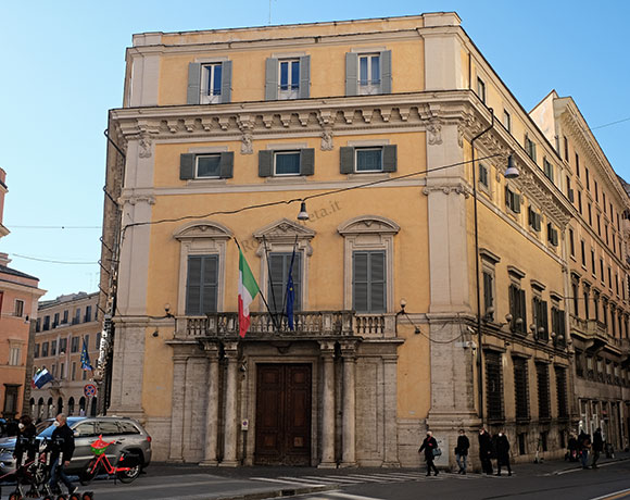 facciata corta del palazzo della stamperia