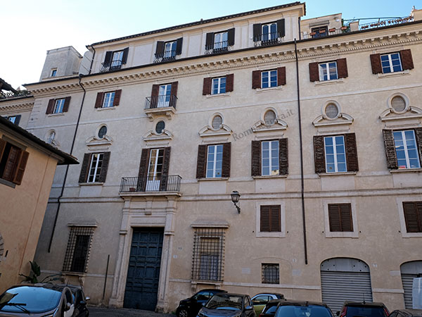 Vedi su Google Maps palazzo capizucchi a piazza capizucchi