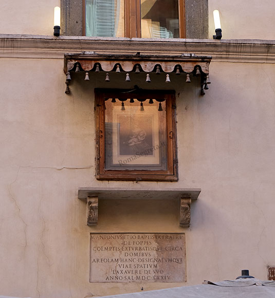 targa e madonnella a piazza del fico